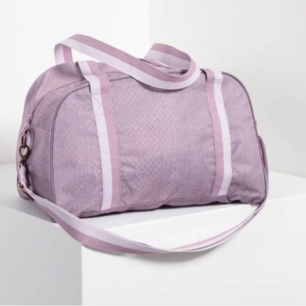 Brand new and original packaging thirty one purple crosshatch mini duffel